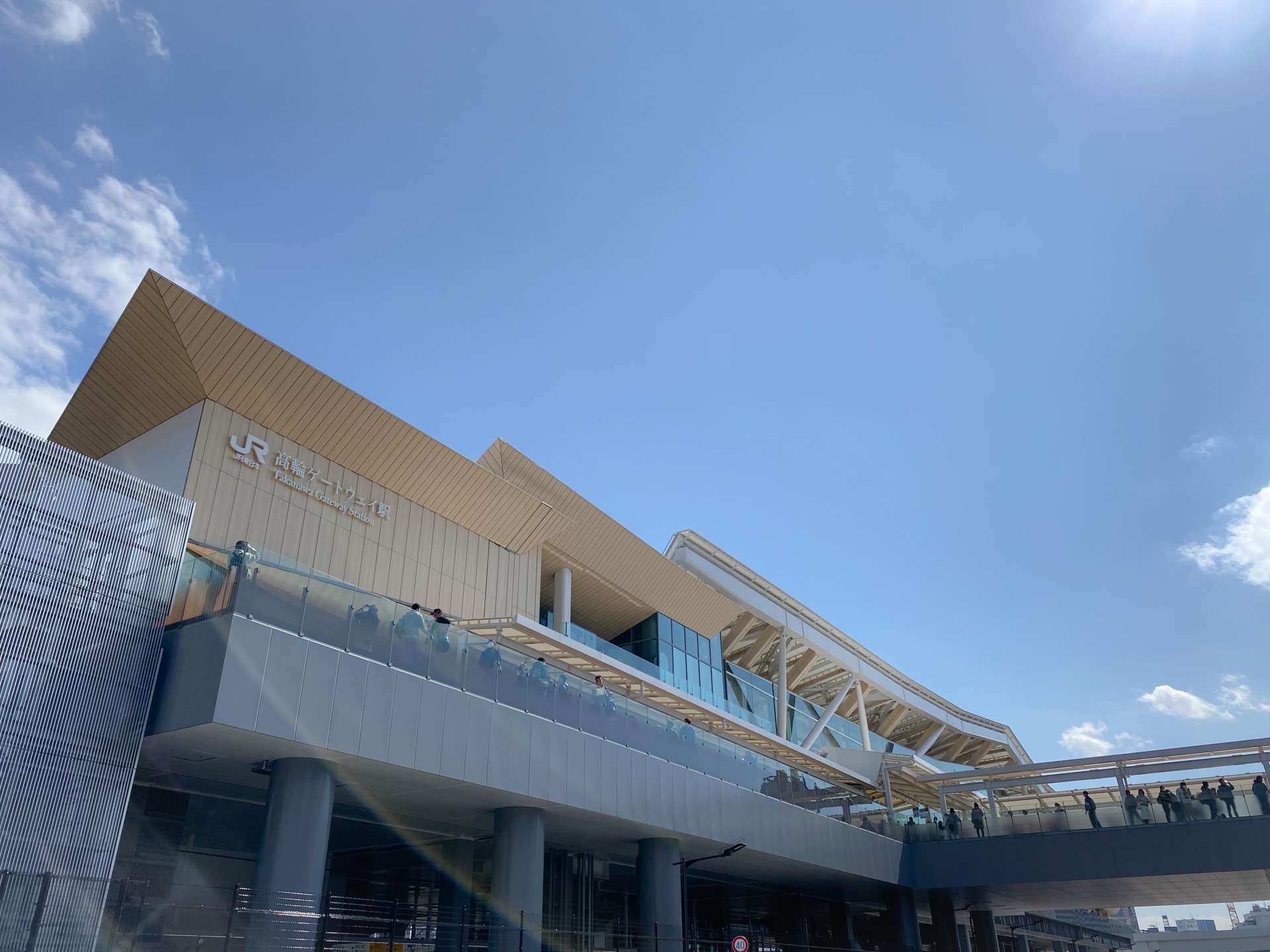 ニッコー液体ガラス施工実績　スターバックス　リザーブ　ロースタリ―東京、高輪ゲートウェイ駅、戸越銀座駅ホーム等の外壁木材保護に使用されています。