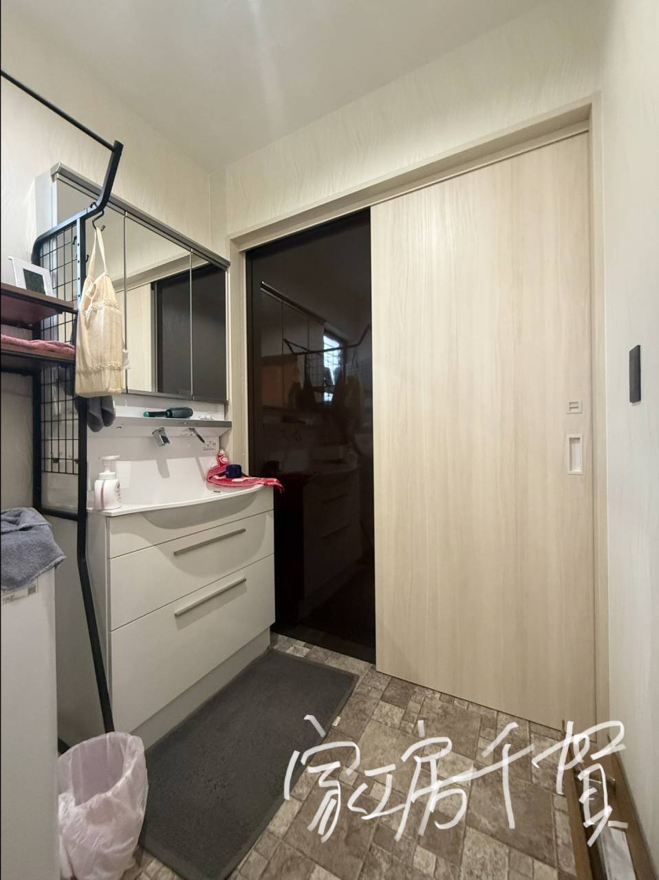 施工事例　掃除楽々セラール　ブラック調&ホワイト　シンプルでシックなMJ洗面、脱衣場リフォーム