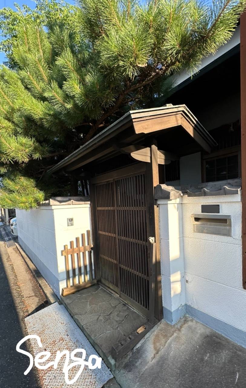 施工事例　しっかりと按配よく、損害保険事故復旧工事　数寄屋門