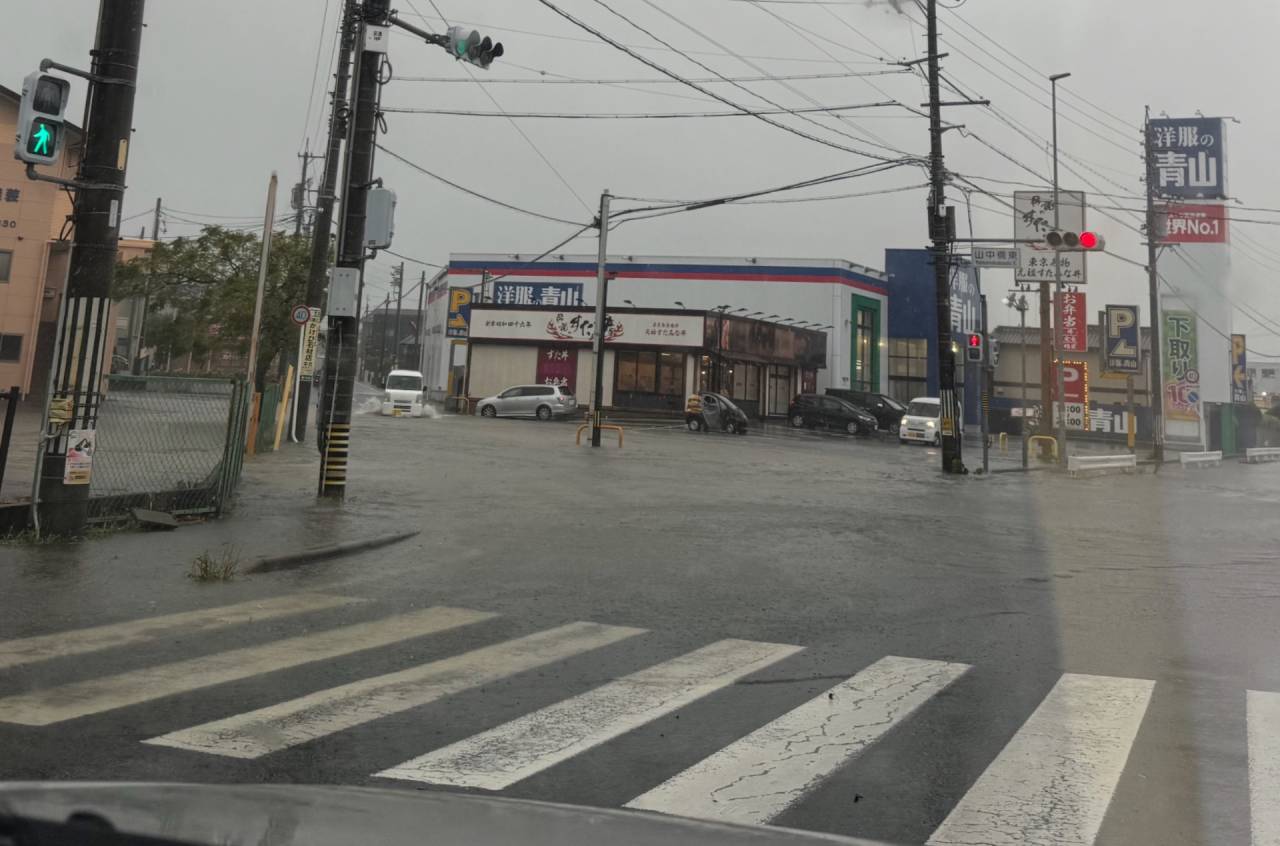 台風15号通過。午前中、その時、豊橋は大雨だった。