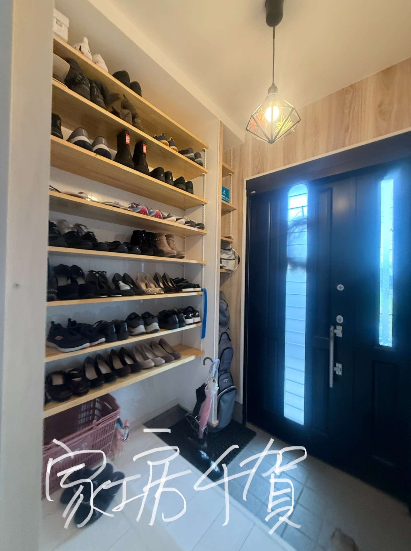 施工事例　玄関収納造作　朝選び、気分上場、出発前に上げて行く。