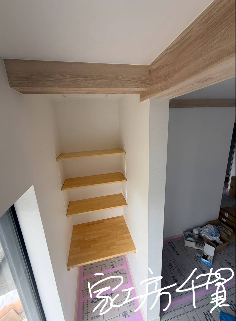 施工事例　扉のある物入からオープンな可動収納兼コンパクトな書斎に変更した事例