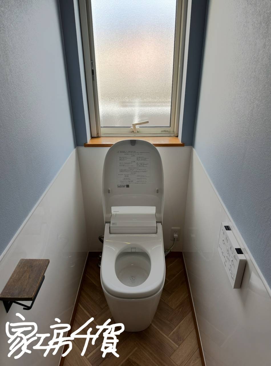 施工事例　トイレ改装リフォーム　クリアホワイト、セラール張り　洗剤洗浄で掃除しやすく。