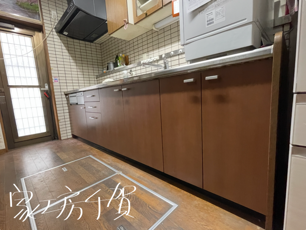 施工事例　システムキッチン扉取替、造作工事