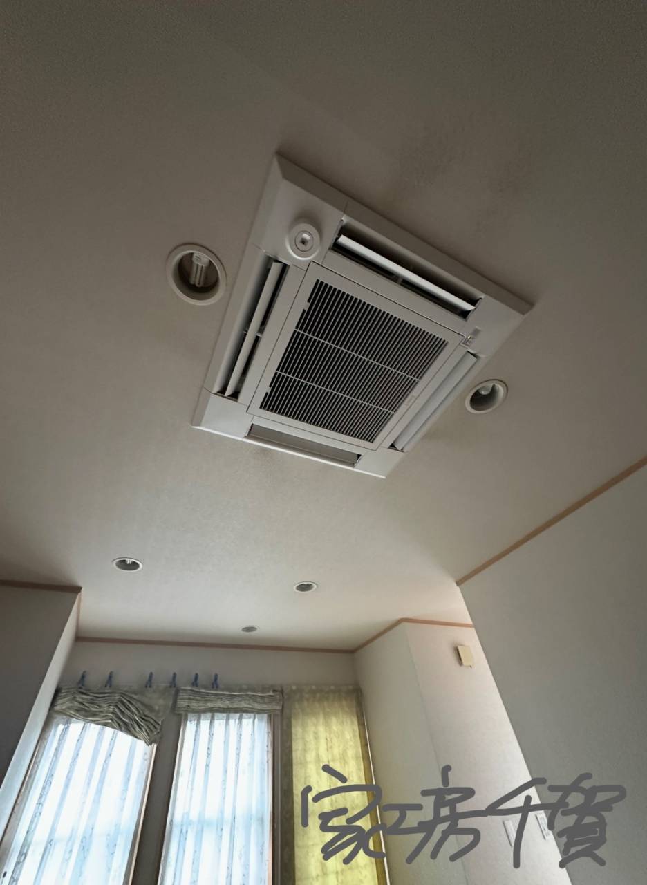 施工事例　天井付エアコン取替工事　シーズンの前に準備するの巻