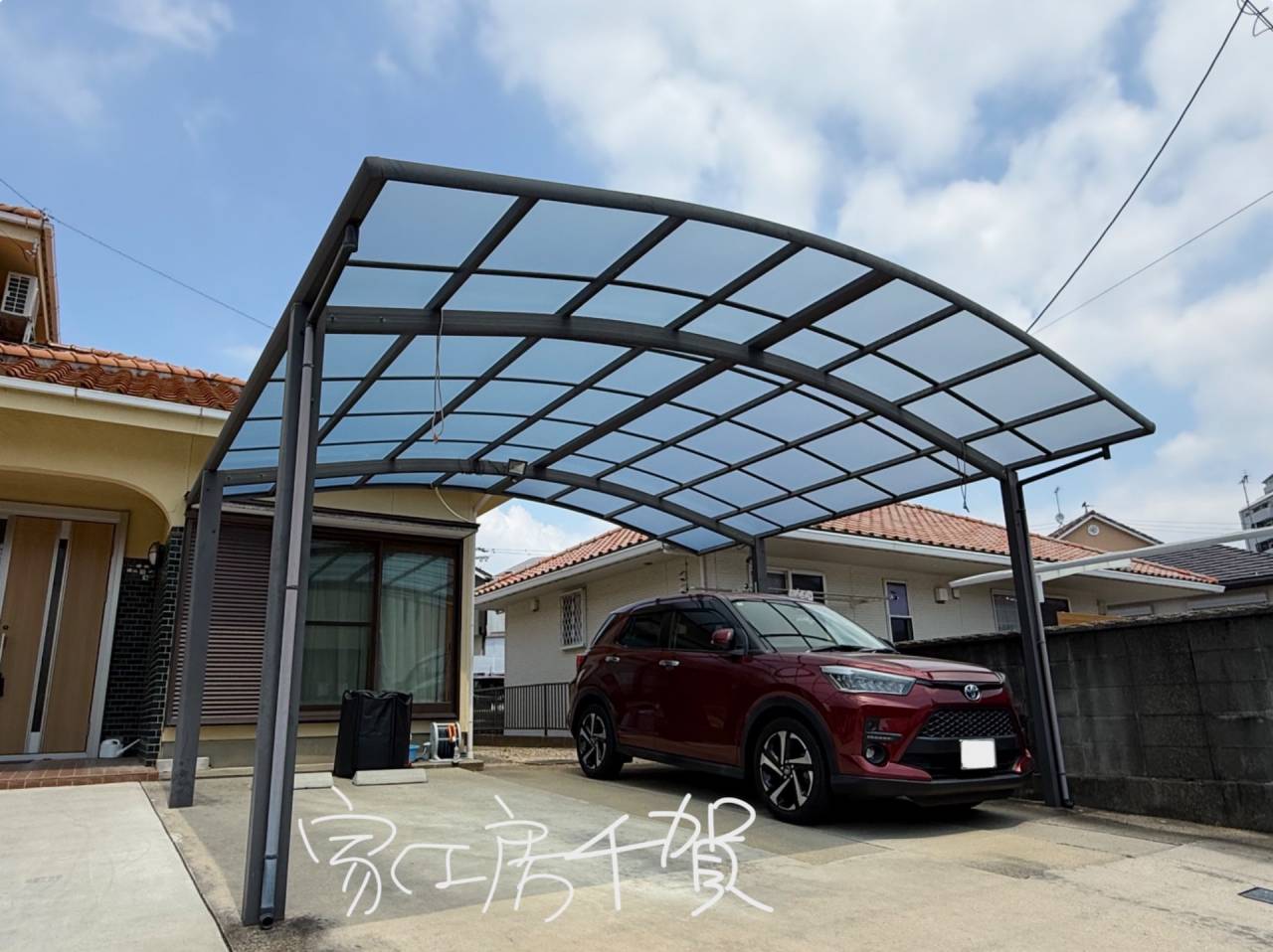 Case study 14  災害による破損　復旧工事　強風に煽られ割れてズレたカーポート屋根パネルを復旧する。