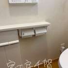 Case study 15 トイレ室内樹脂の経年劣化　黄変白濁の変色部分を改修する